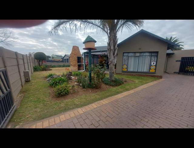 3 BEDROOM HOUSE FOR SALE IN VAN DYK PARK